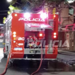 Un incendio en una casa abandonada provocó el susto de los vecinos del centro de Neuquén