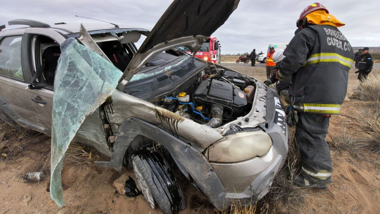 Una mujer mayor quedó atrapada tras un vuelco sobre la Ruta 22
